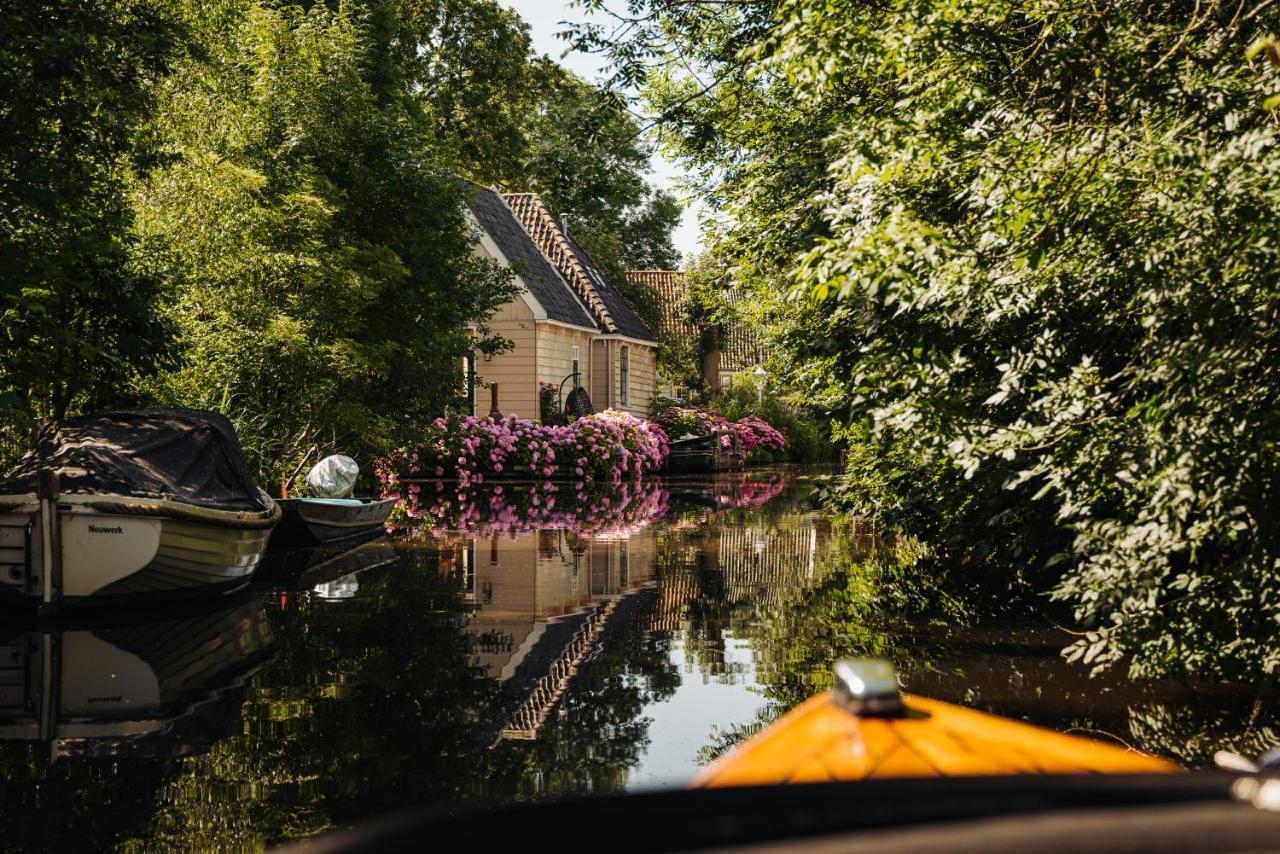 Inn On The Lake Broek in Waterland Exterior photo