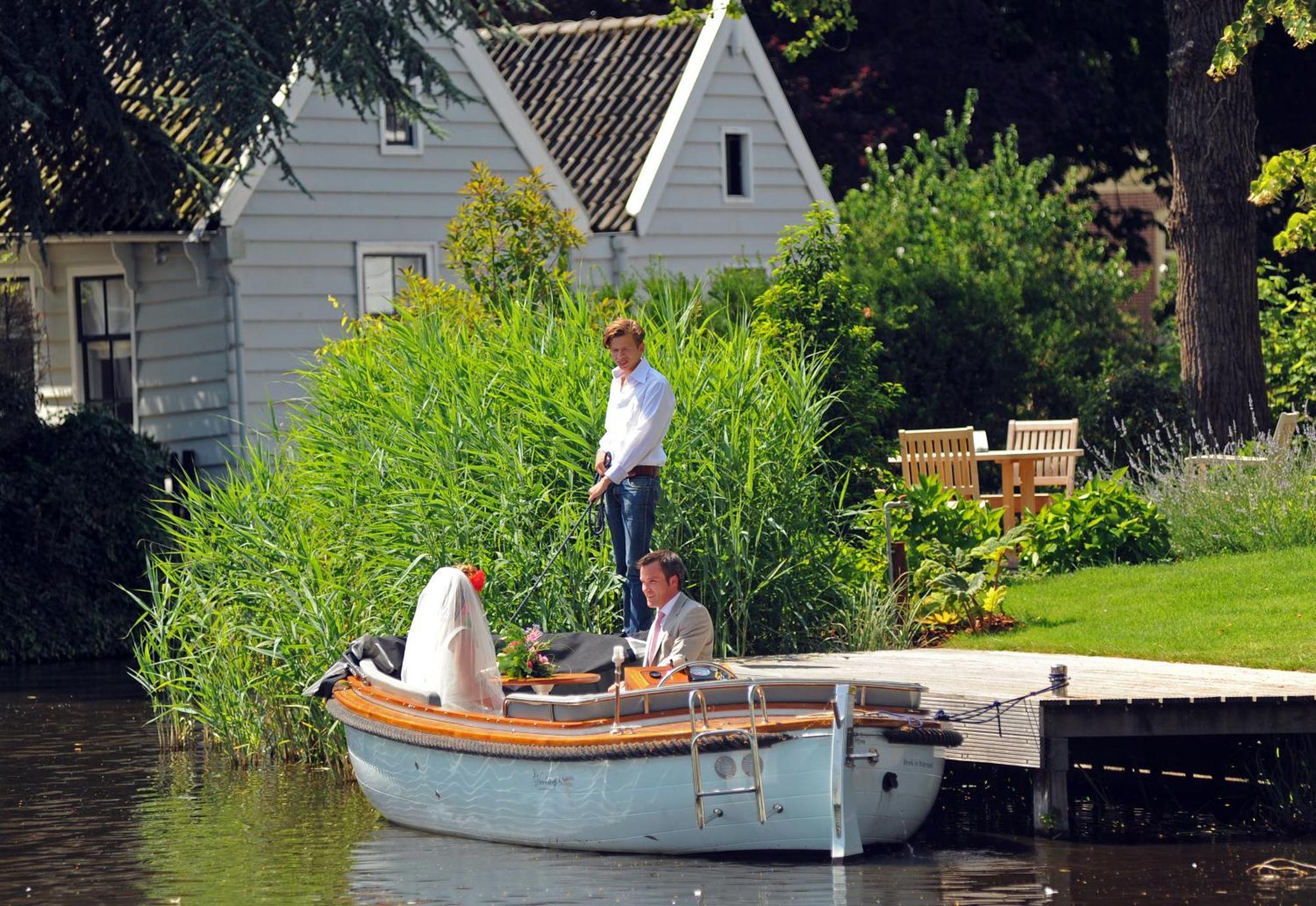 Inn On The Lake Broek in Waterland Exterior photo